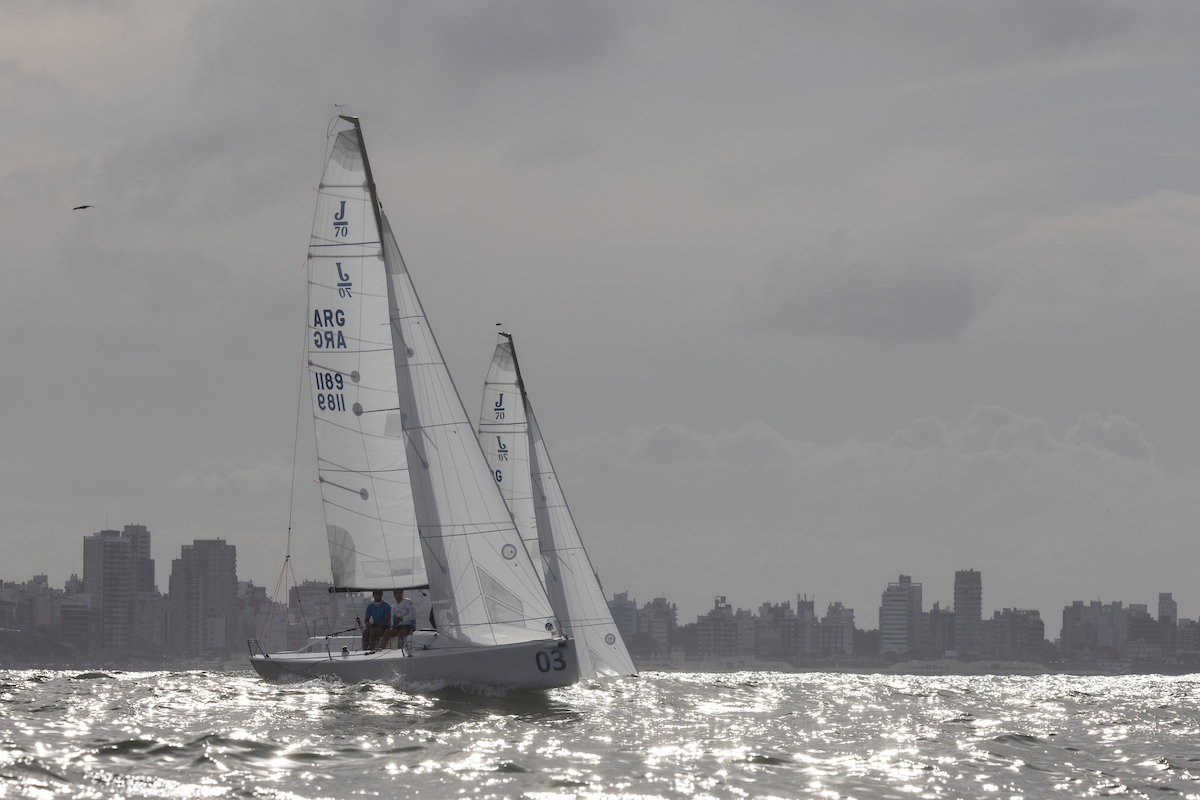 Barco J70